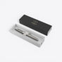 TODAY MERCH Parker fountain pen in brushed grey metal with silver clip, presented in a grey insert within a black Parker gift box. - Gris